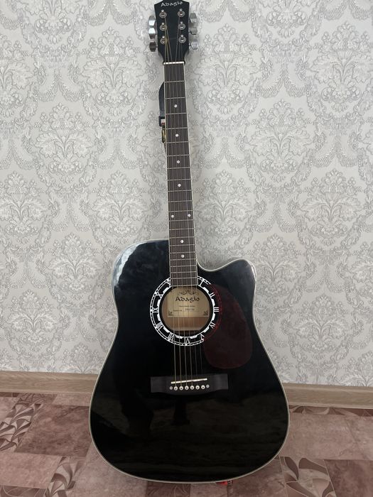 продам гитару в отличном состояние