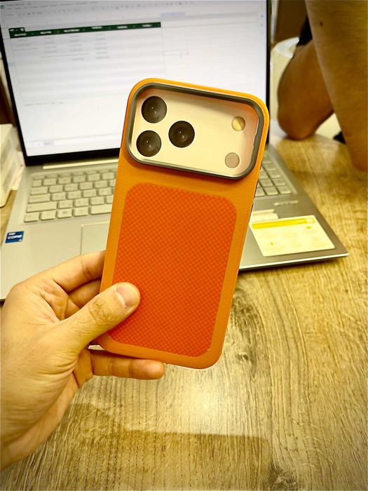 iPhone 17 Pro / iPhone 17 Pro Max uchun Orange case