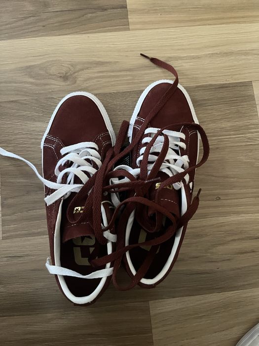 Чисто нови кецове Converse н.38