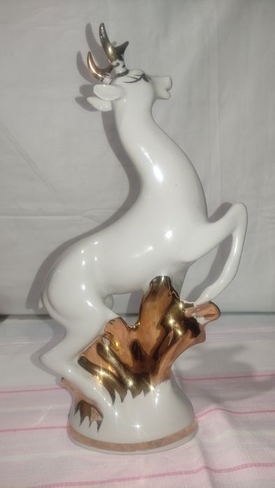 фарфоровая статуэтка  "сказочный олень"
