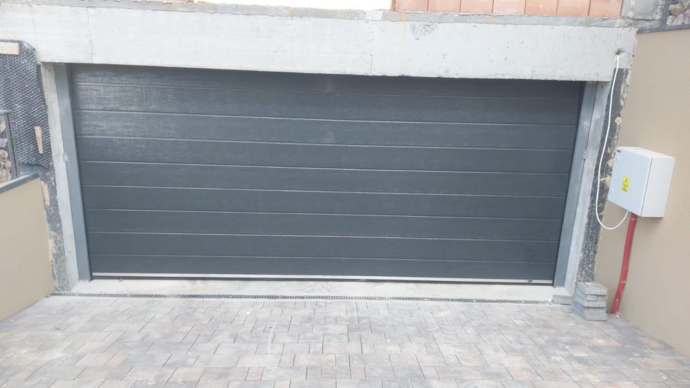 Usa de garaj/ usa secționala/ usa pietonala/ usa / usi