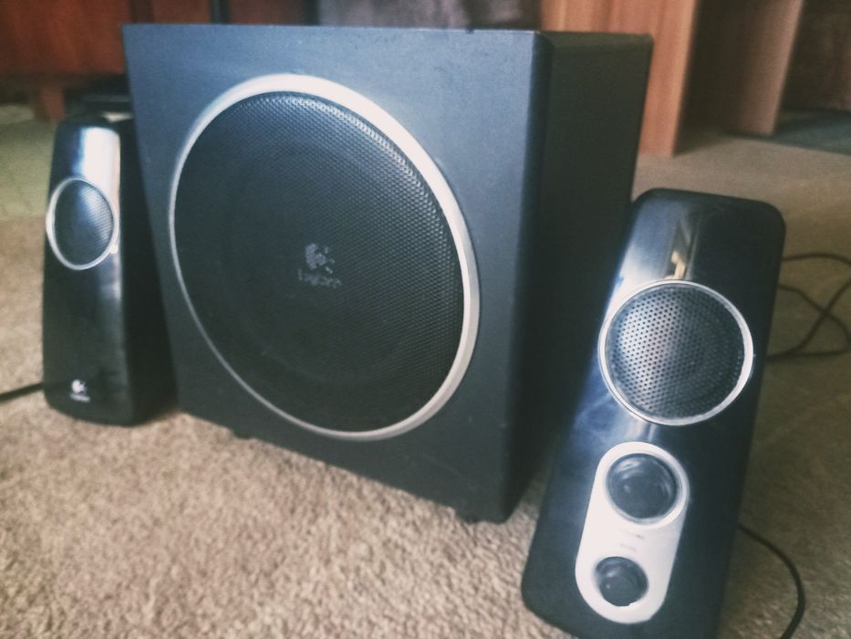 Logitech Озвучителна аудио система с Субуфер и колонки говорители