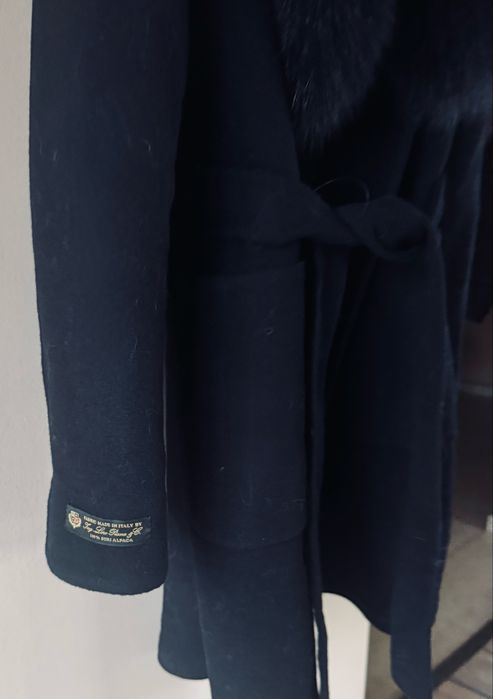 Бутиково  Палто от Кашмир и Вълна с Богата Яка от Лисица, Ново