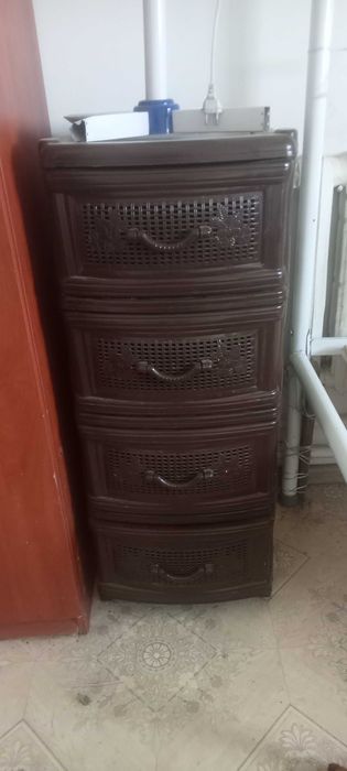 Шкафы, тумбочки срочно продам