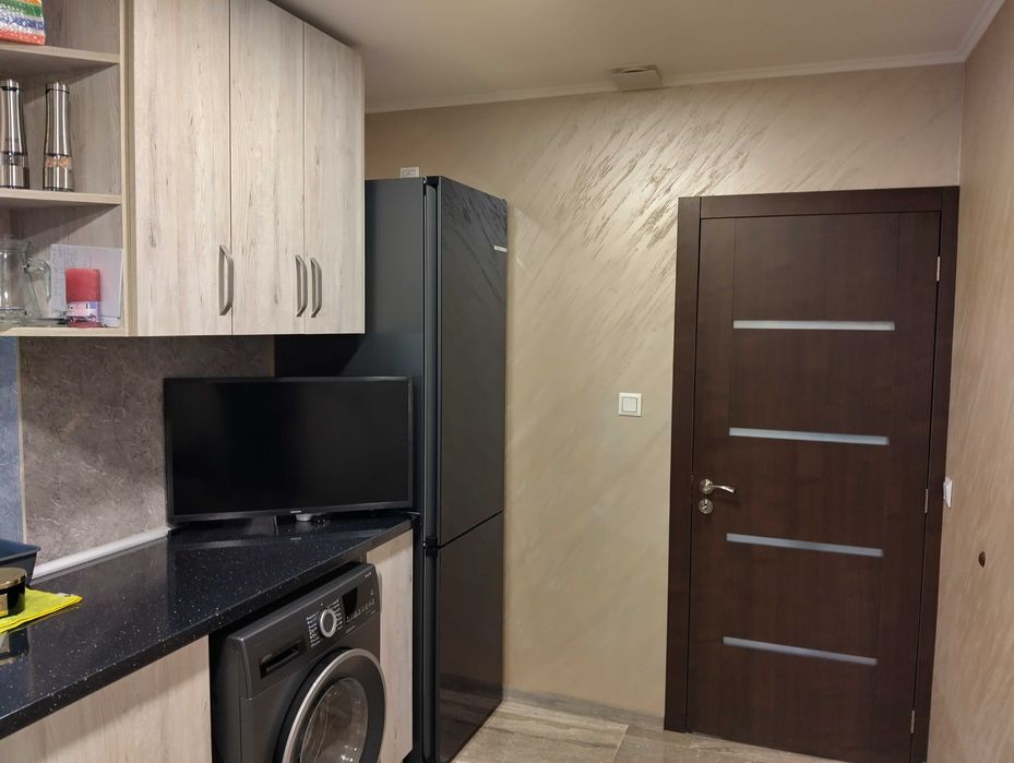 Продава луксозен тристаен апартамент