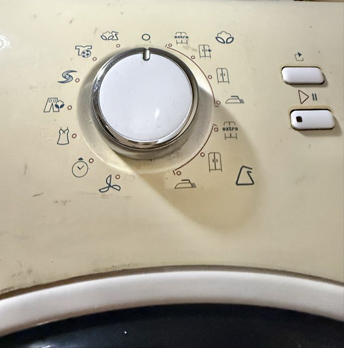 Продавам работеща сушилня Whirlpool AZB 8780 8 кг
