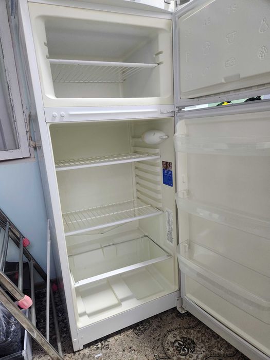 Холодильник Indesit