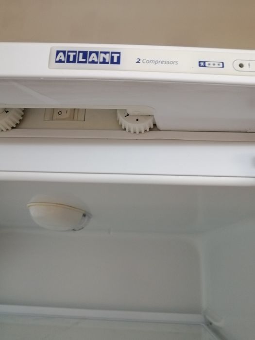 Продам Холодильник Атлант