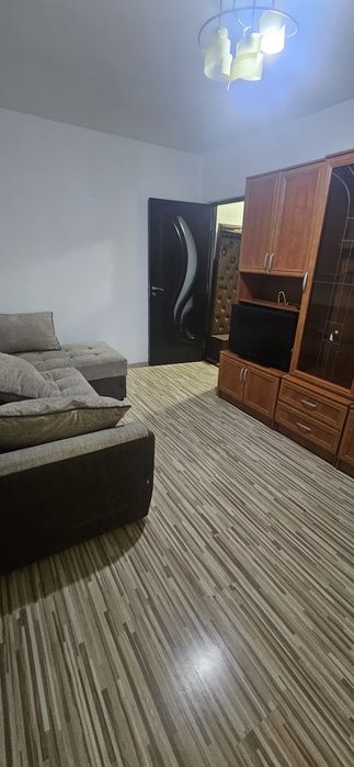 Închiriez apartament