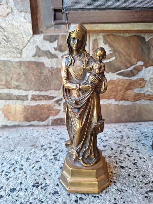 Скулптура мадоната