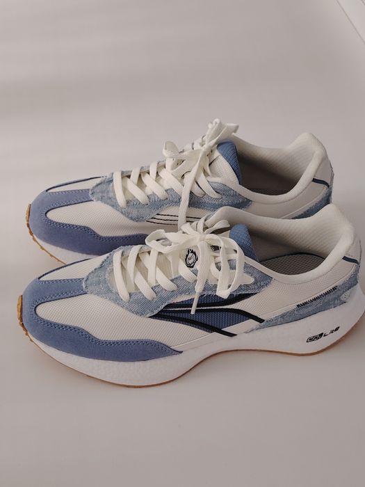 Продам кроссовки