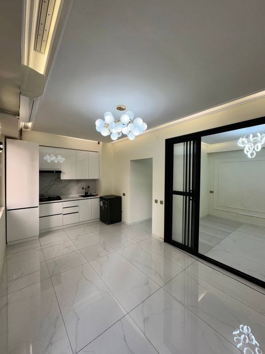 1 xona 3 etaj xon saroy domidan sotiladi