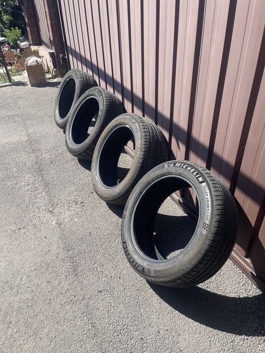 Продам резину 235/55/19