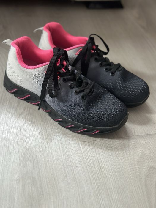 Мрежести маратонки