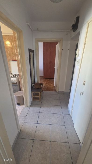 Apartament 3 camere, balcon, etaj 4, Târgoviște