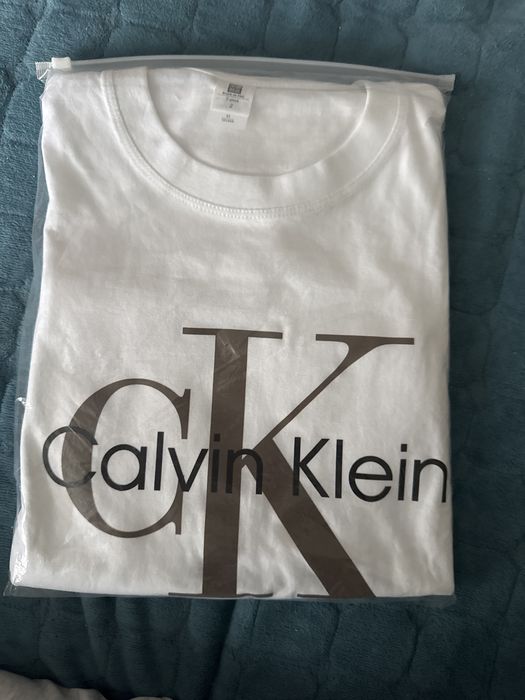 футболка Calvin Klein М размер