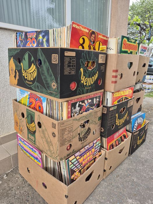 Vând Lot 200LP Discuri Vinil colectie muzica usoara mixta