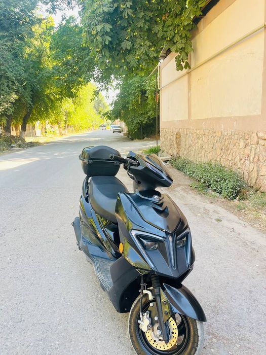 Skuter drongo mator hajmi 150 kub maksimal 100 110 km soat tezlik
