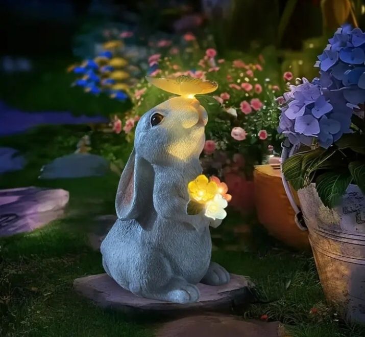 Lampă solară de gradină în formă de iepure