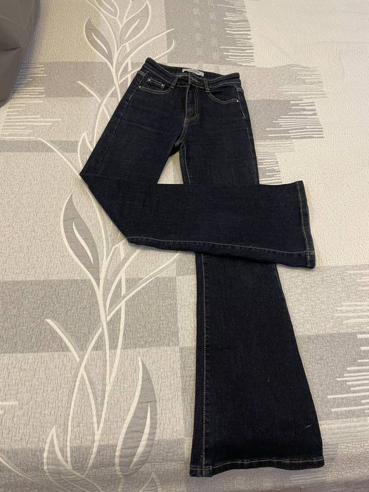 Джинсы размер S  3000тг