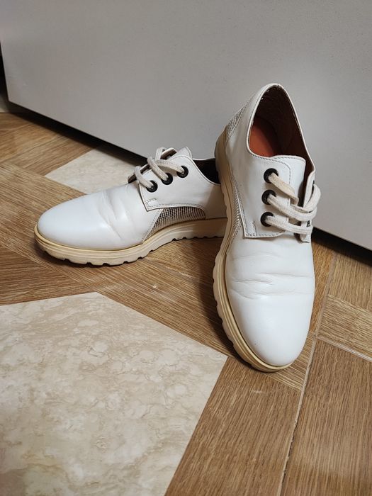 Pantofi din piele naturala