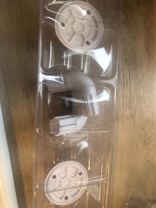 Grilaj solid aerisire si bara perdea dus