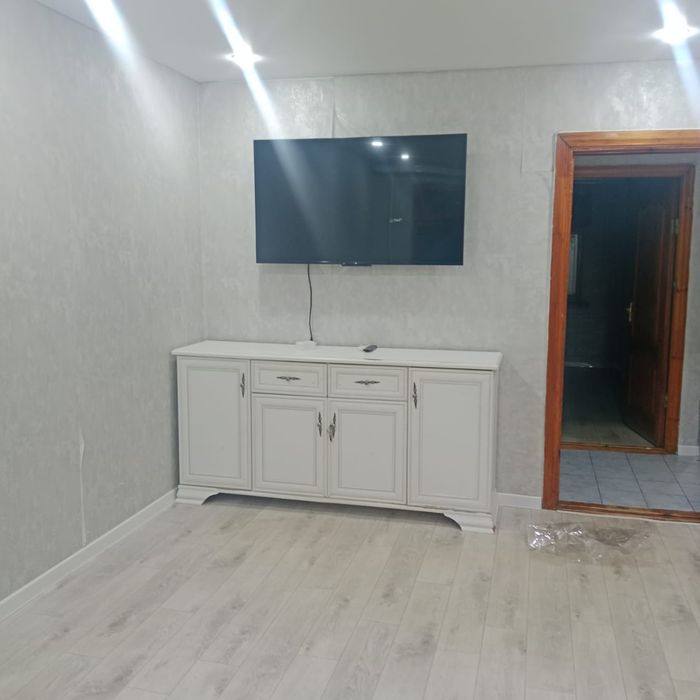 Узак мерзимге Есет батыр кошесинен Уй жалга бериледи.130000+ком усл