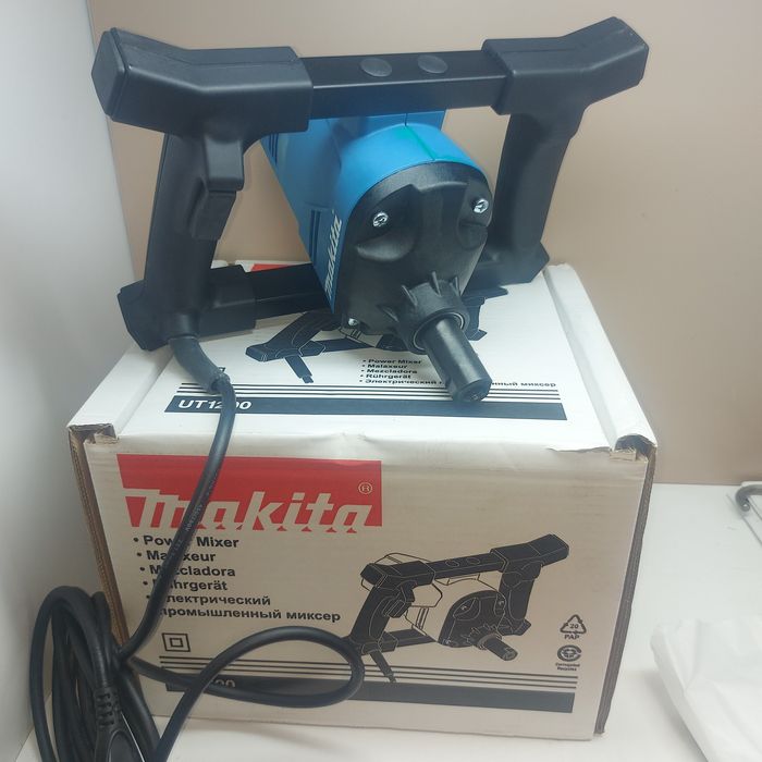 Миксер бъркалка Makita UT1200 (960W/120mm)
