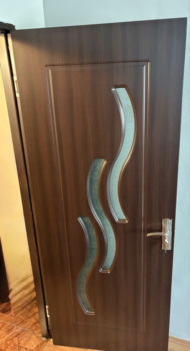 Usa interior MDF din lemn maro