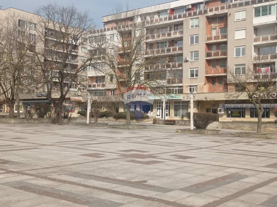 Продава се Магазин в Каварна - 551 кв.м за 725 €/кв.м - Снимка #1