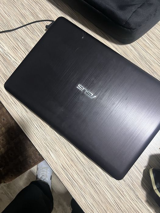 Notbuk asus  yangi batareka quyildi  ishlashi