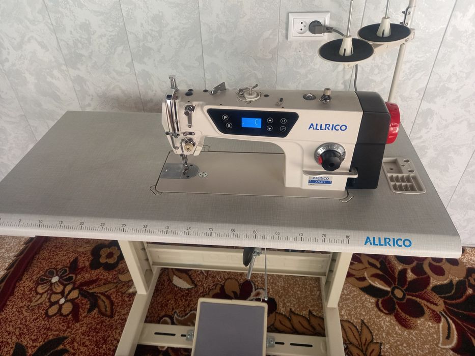 Tikuv mashinasi. Model  "Allrico"