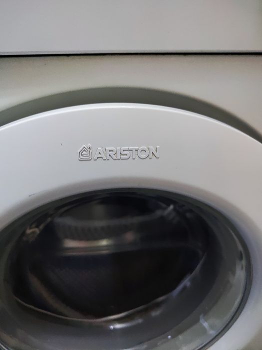 Продам стиральную машину Ariston