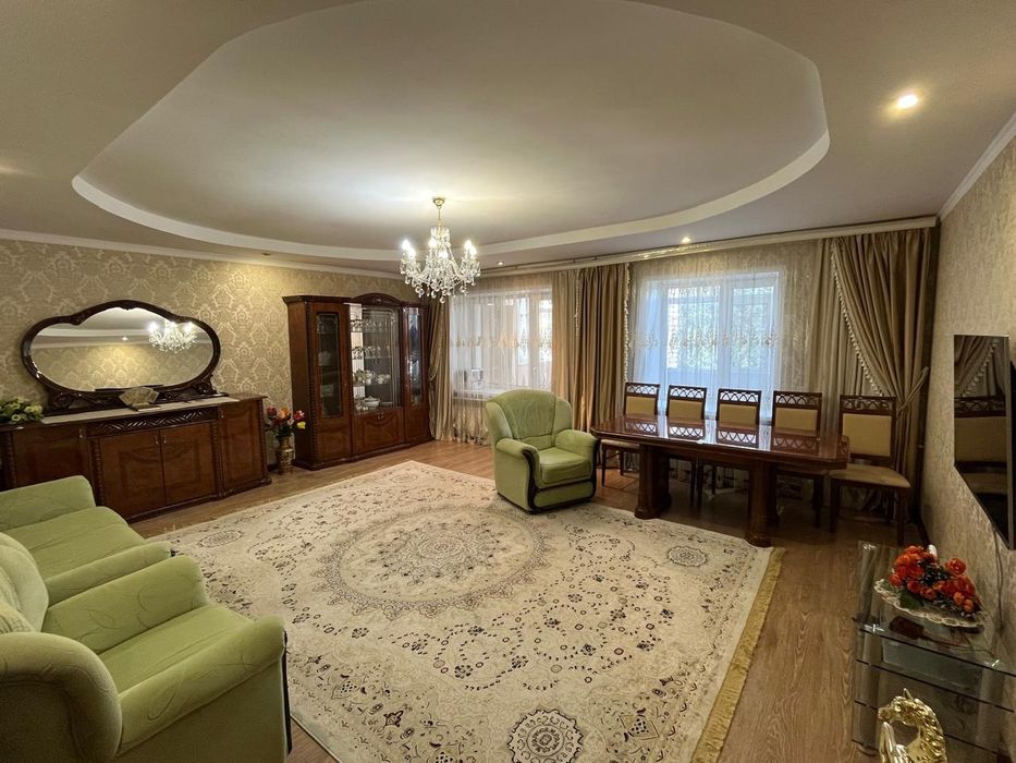 Продам 4 квартиру в центре