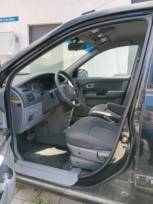 Kia Carens 2006 – Benzină, Automată de Vânzare