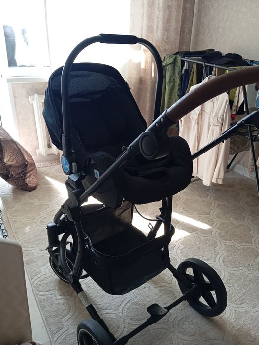Продам коляску Tomix