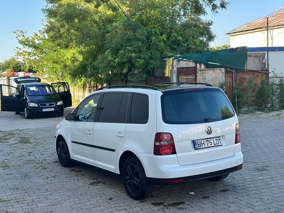 VOLKSWAGEN Touran 0 — imagine 4