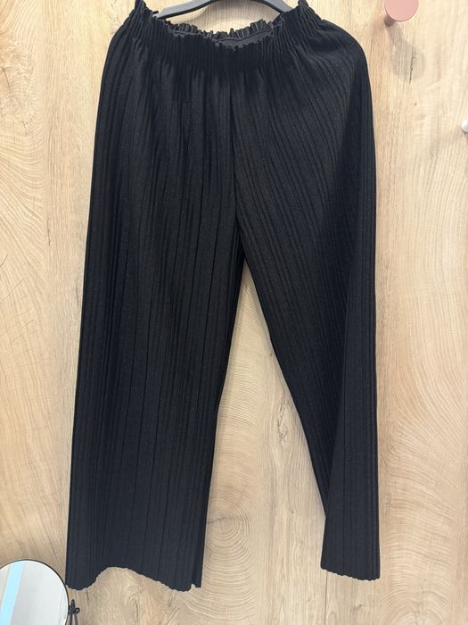 Плисиран блестящ панталон Mayoral