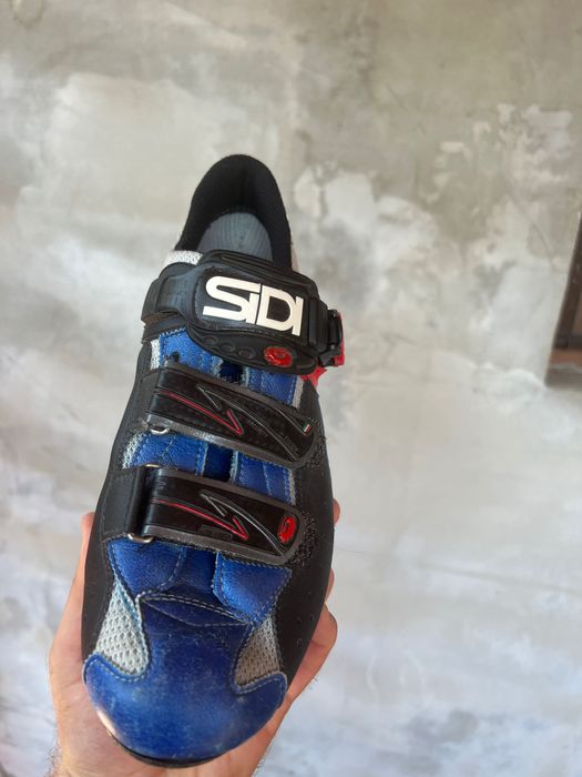 De vânzare ambele perechi.