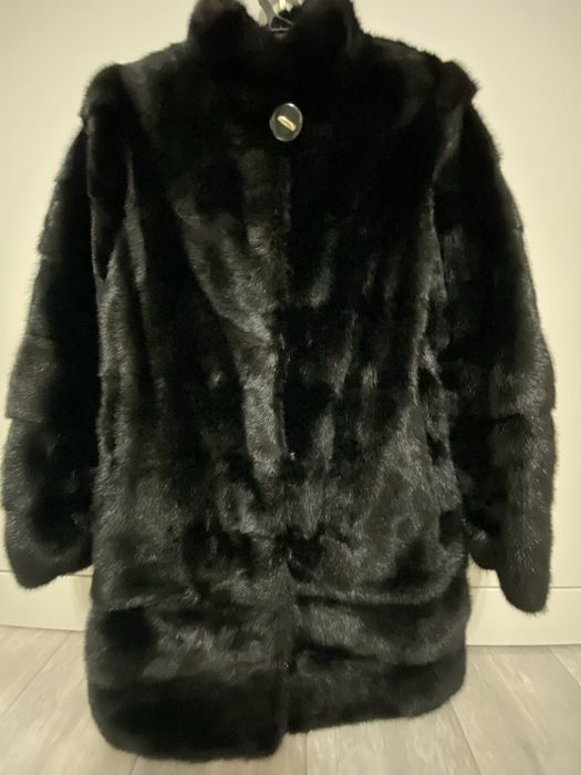 Продам шубу цвет черный