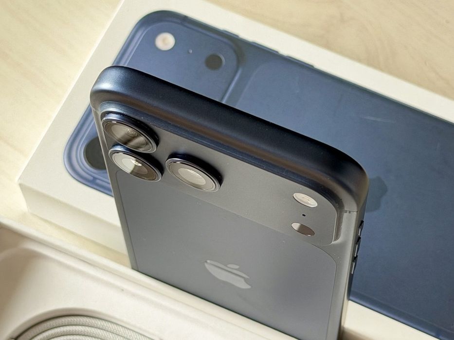 Продам Apple iPhone 17 Pro Max 2TB Deep Blue — идеальное состояние