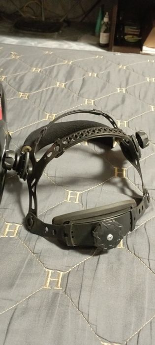 Продам маску Хамелеон новая.