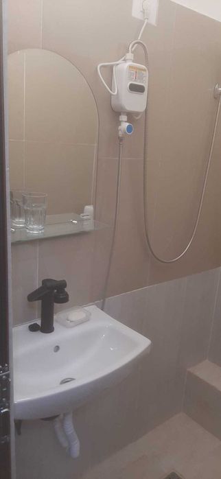 Inchiriez parter casa, 2 ap cu 2 camere si o garsoniera, zona Unirii