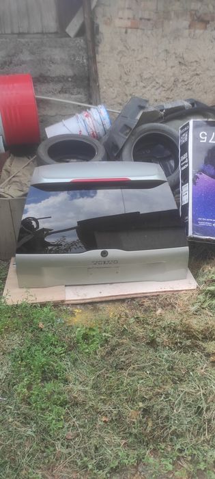 Две крышки багажника вольва xc 90