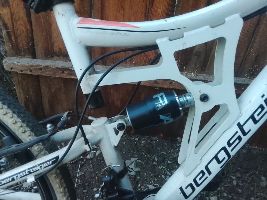 Vând bicicletă Bergstiger X6