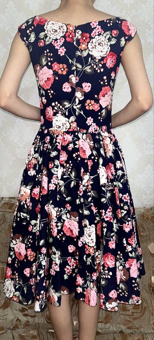 Продаю платья (размер 40-42)