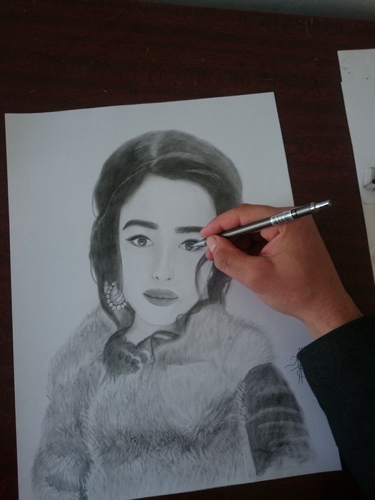 Rassomchilik xizmati. Eng yaqin insonizni san'at asarini chizamiz