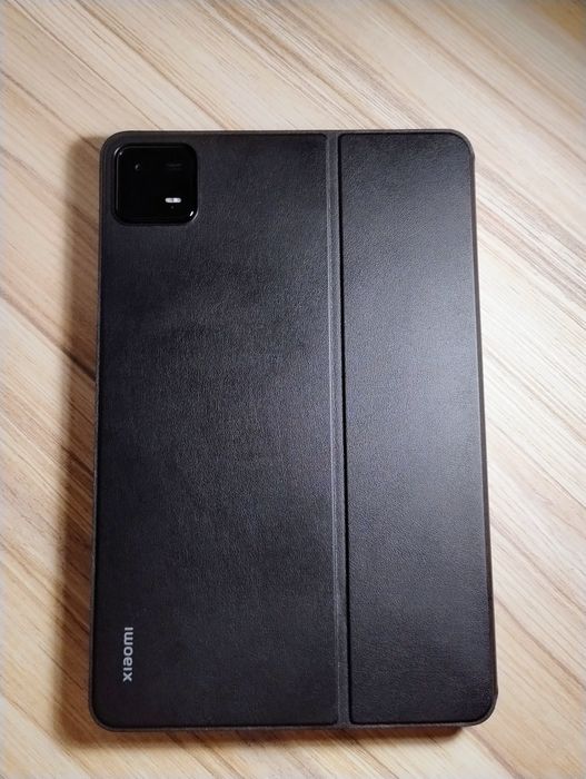 Таблет Xiaomi Pad 6 в комплект с Оригинален калъф с клавиатура, писалка и чанта за таблет.