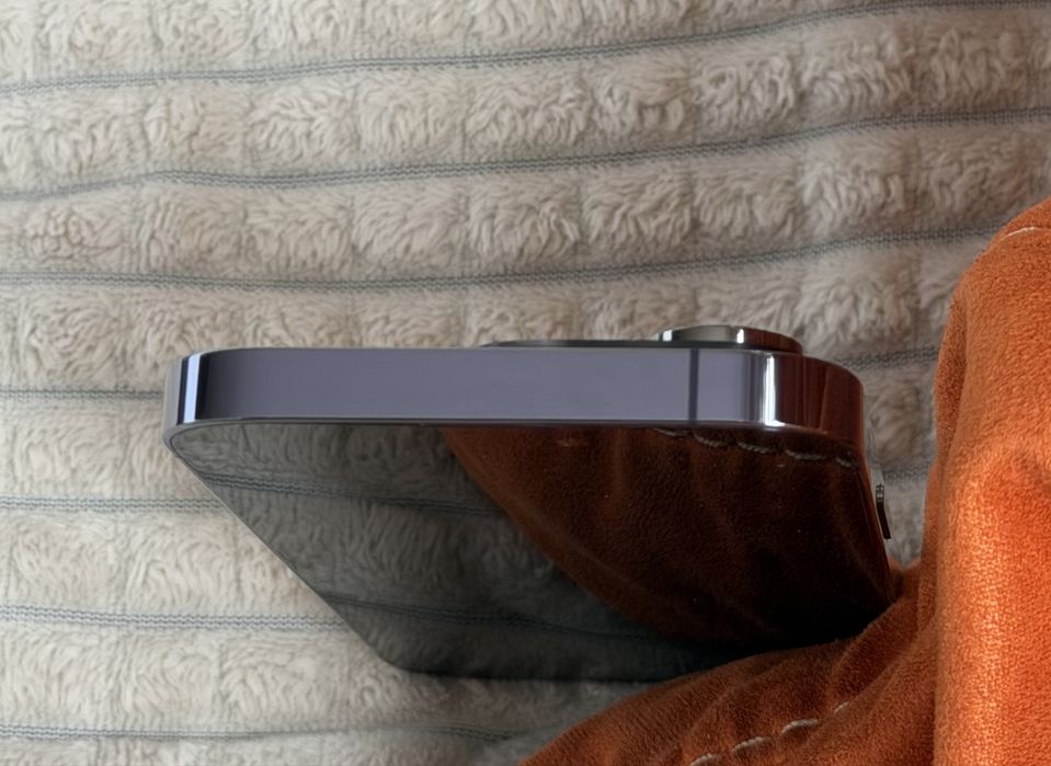 Iphone 14 PRO 1TB Deep Purple лилав с кейс Pitaka, Quadlock