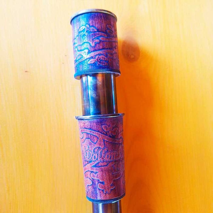 Бронзов далекоглед в дървена кутия